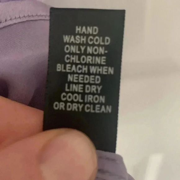 Banana Republic Silk Tank- Lavender size small - Picture 4 of 6